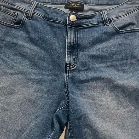 VENEZIA BY LANE BRYANT BERMUDA DENIM SHORTS - Picture 4 of 9